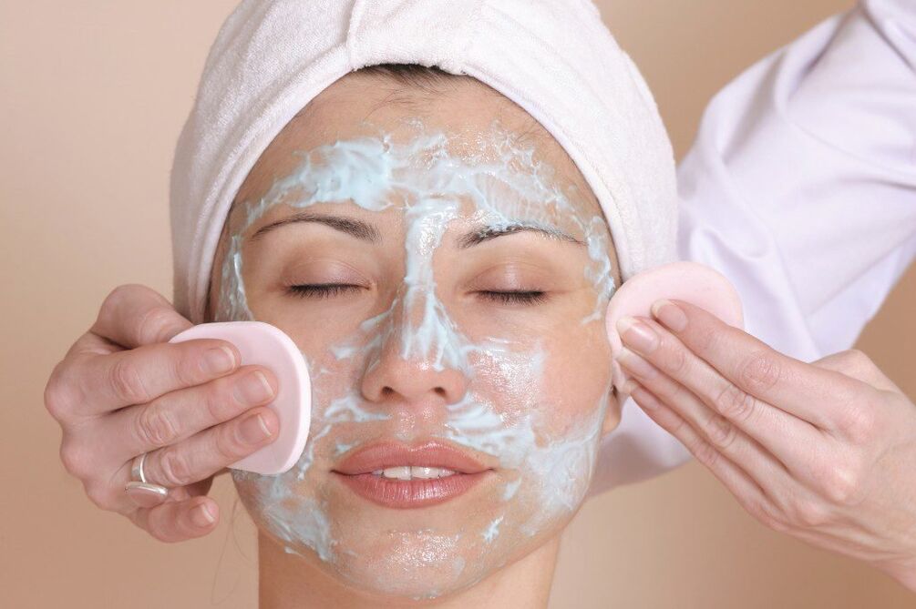 Peeling viso per il ringiovanimento della pelle