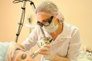 Come viene eseguita la procedura di ringiovanimento cutaneo con laser frazionato