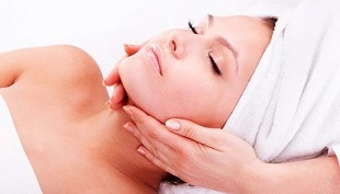 Massaggio di ringiovanimento della pelle a casa